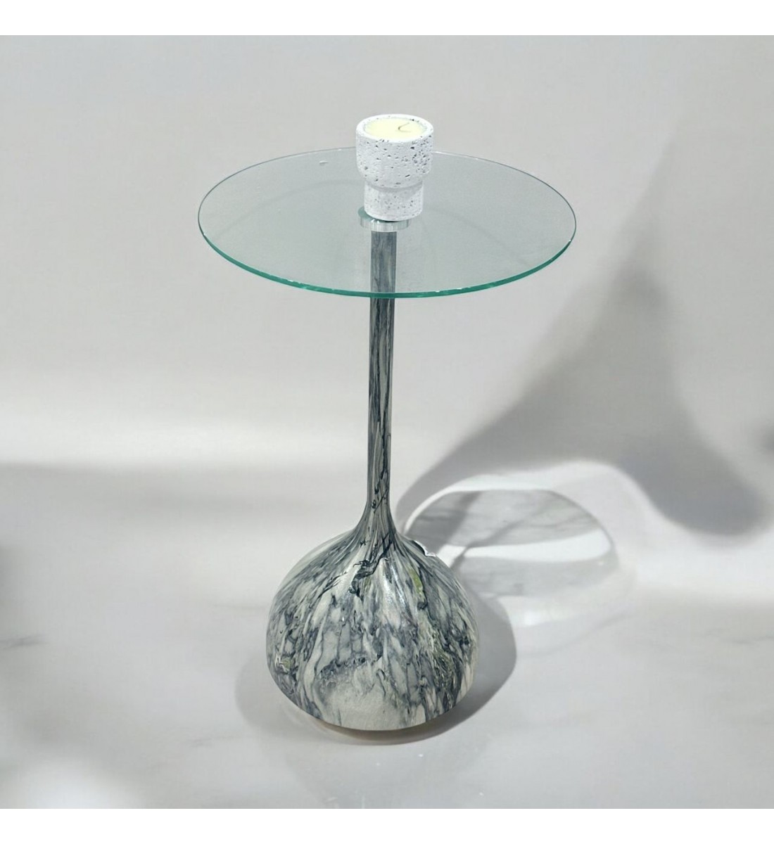 طاولة خدمةسطح زجاج اسود علي رمادي مقاس 35×35×50سم طاولة خدمةسطح زجاج اسود علي رمادي مقاس 35×35×50سم