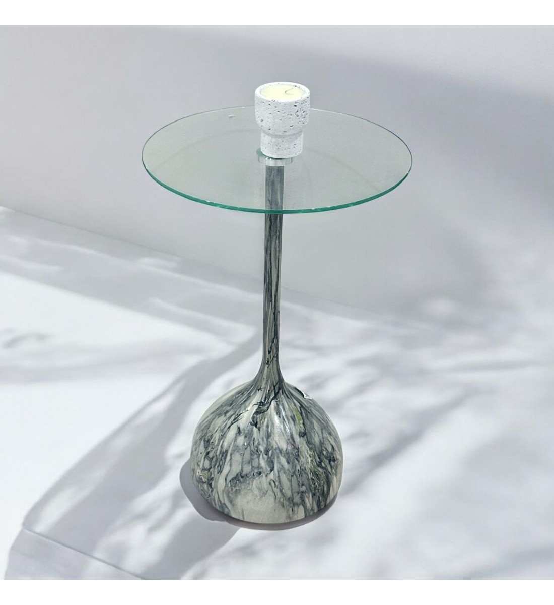 طاولة خدمةسطح زجاج اسود علي رمادي مقاس 35×35×50سم طاولة خدمةسطح زجاج اسود علي رمادي مقاس 35×35×50سم