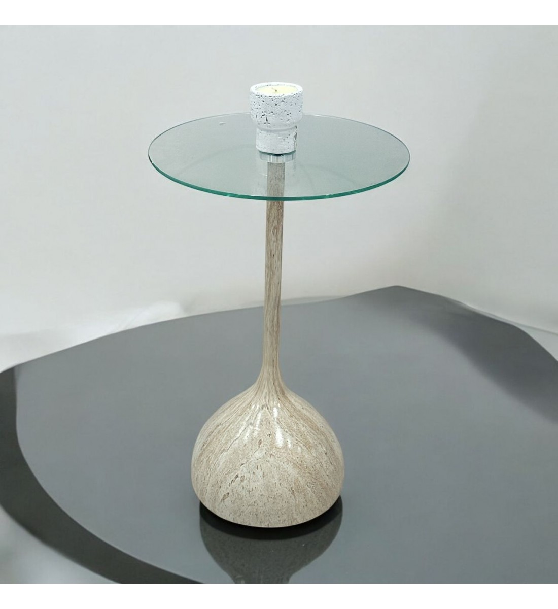 طاولة خدمةسطح زجاج بيج مخطط مقاس 35×35×50سم طاولة خدمةسطح زجاج بيج مخطط مقاس 35×35×50سم