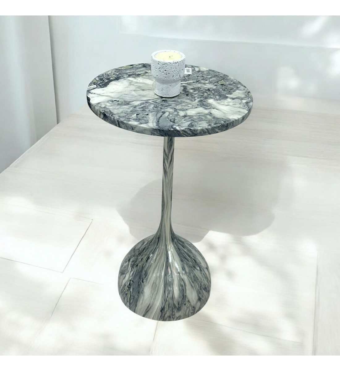 طاولة خدمة سطح خشب ملون مقاس 35×35×55سم طاولة خدمة سطح خشب ملون مقاس 35×35×55سم