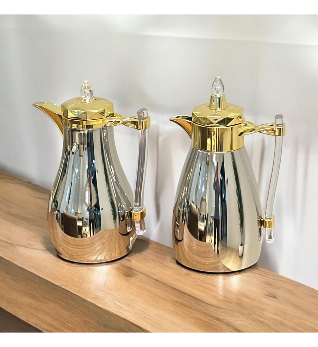 طقم ترامس يتصميم عصري الدانة باللون الفضي والذهبي ممسك اكرلك طقم ترامس يتصميم عصري الدانة باللون الفضي والذهبي ممسك اكرلك