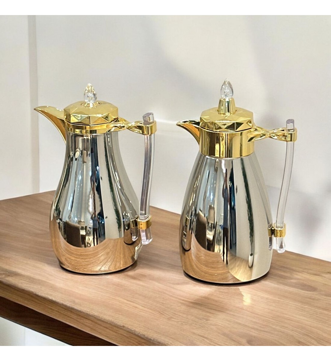 طقم ترامس يتصميم عصري الدانة باللون الفضي والذهبي ممسك اكرلك طقم ترامس يتصميم عصري الدانة باللون الفضي والذهبي ممسك اكرلك