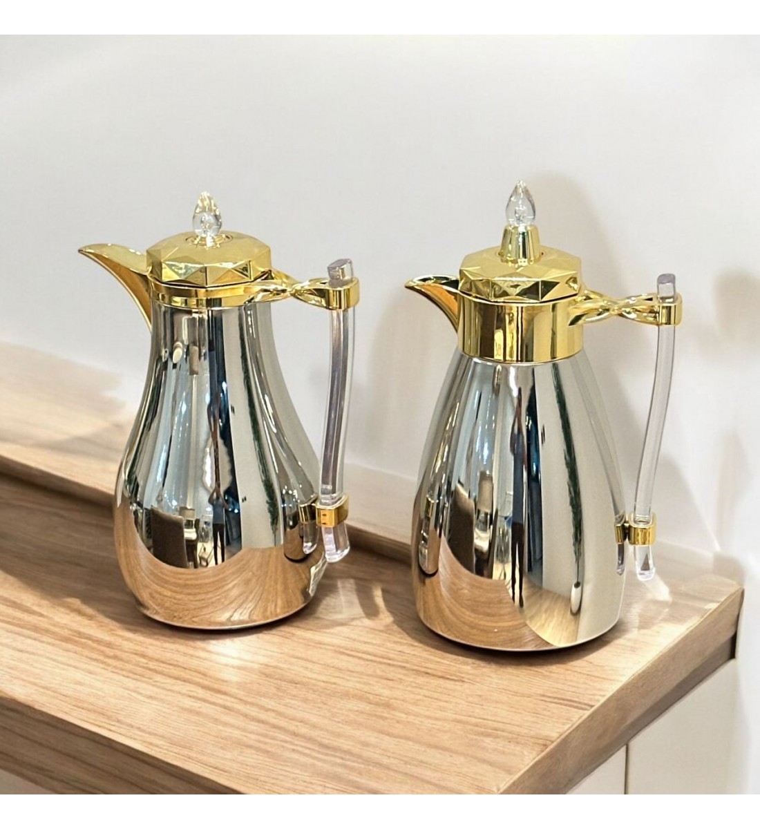 طقم ترامس يتصميم عصري الدانة باللون الفضي والذهبي ممسك اكرلك طقم ترامس يتصميم عصري الدانة باللون الفضي والذهبي ممسك اكرلك