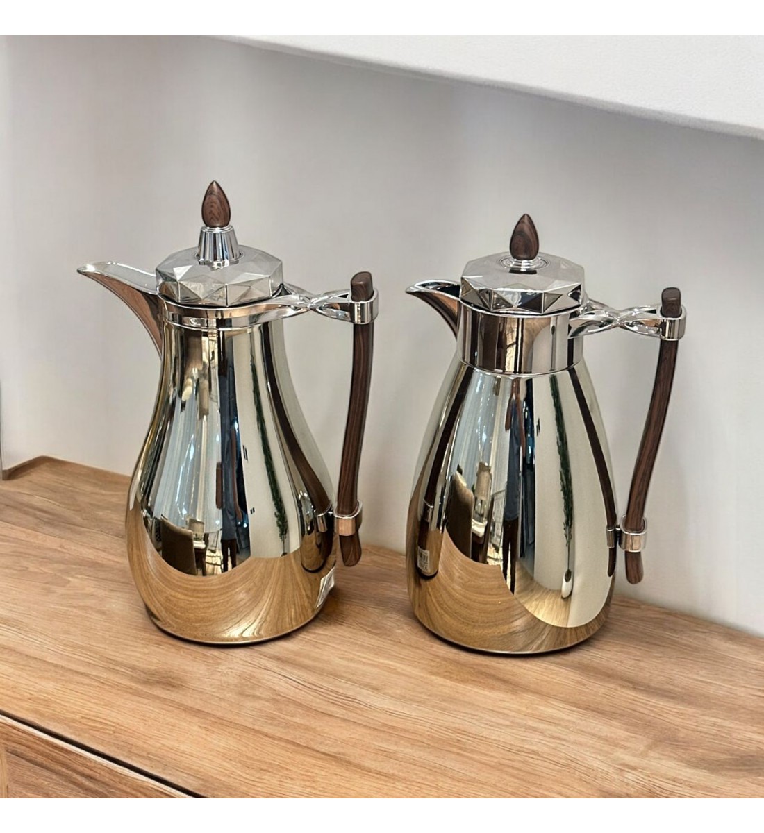 طقم ترامس يتصميم عصري الدانة كروم فضي مطفي ممسك خشب طقم ترامس يتصميم عصري الدانة كروم فضي مطفي ممسك خشب