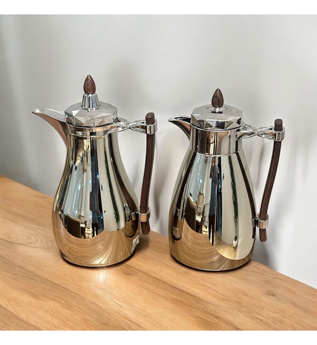 طقم ترامس يتصميم عصري الدانة كروم فضي مطفي ممسك خشب طقم ترامس يتصميم عصري الدانة كروم فضي مطفي ممسك خشب