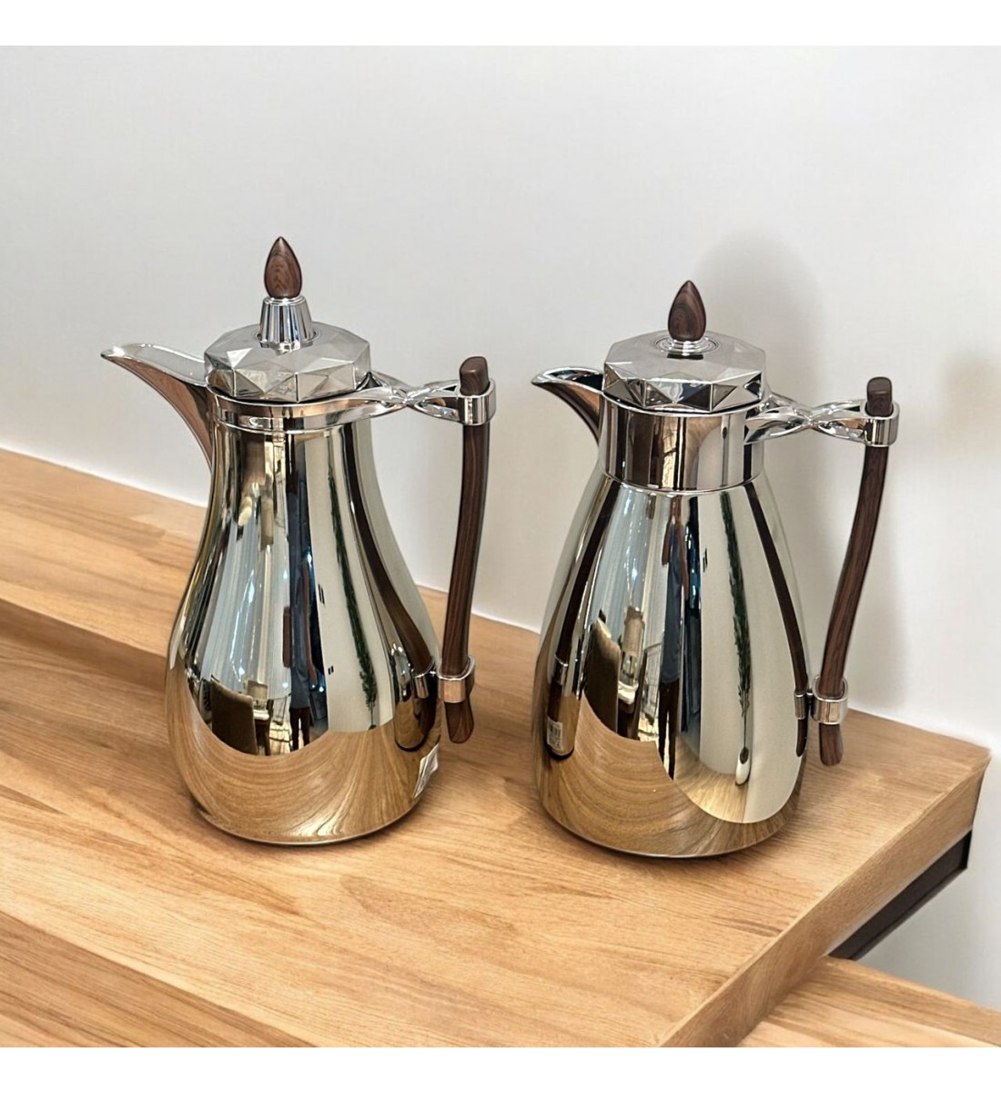 طقم ترامس يتصميم عصري الدانة كروم فضي مطفي ممسك خشب طقم ترامس يتصميم عصري الدانة كروم فضي مطفي ممسك خشب