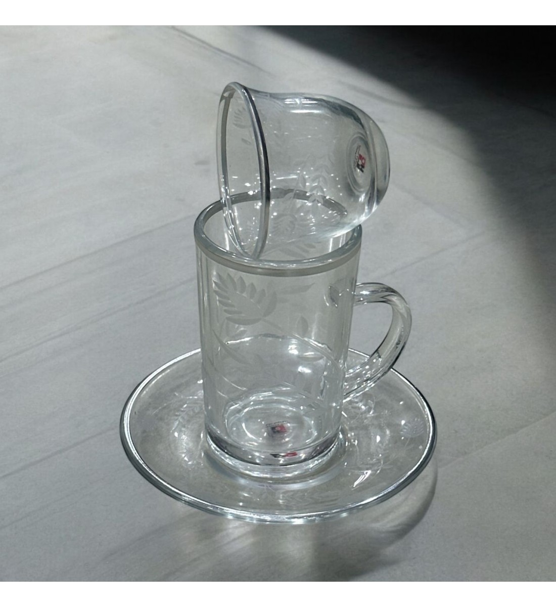 طقم كاسات وفناجين مع الصحن 18قطعه طقم كاسات وفناجين مع الصحن 18قطعه