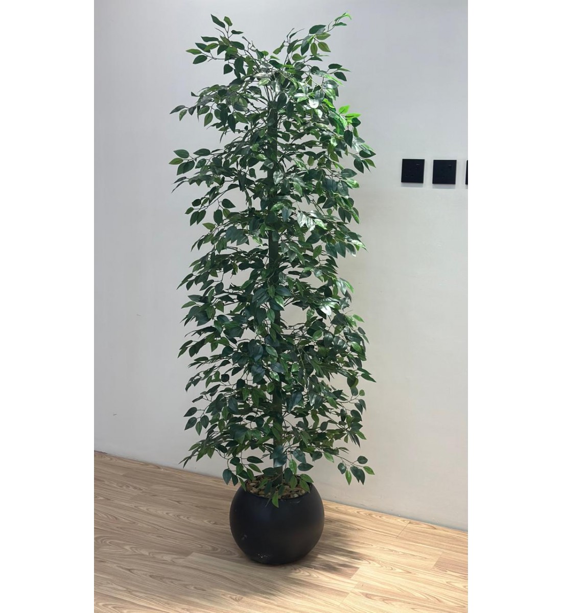 شجرة ليمون صناعيه مركن اسود 195سم تقريبا شجرة ليمون صناعيه مركن اسود 195سم تقريبا