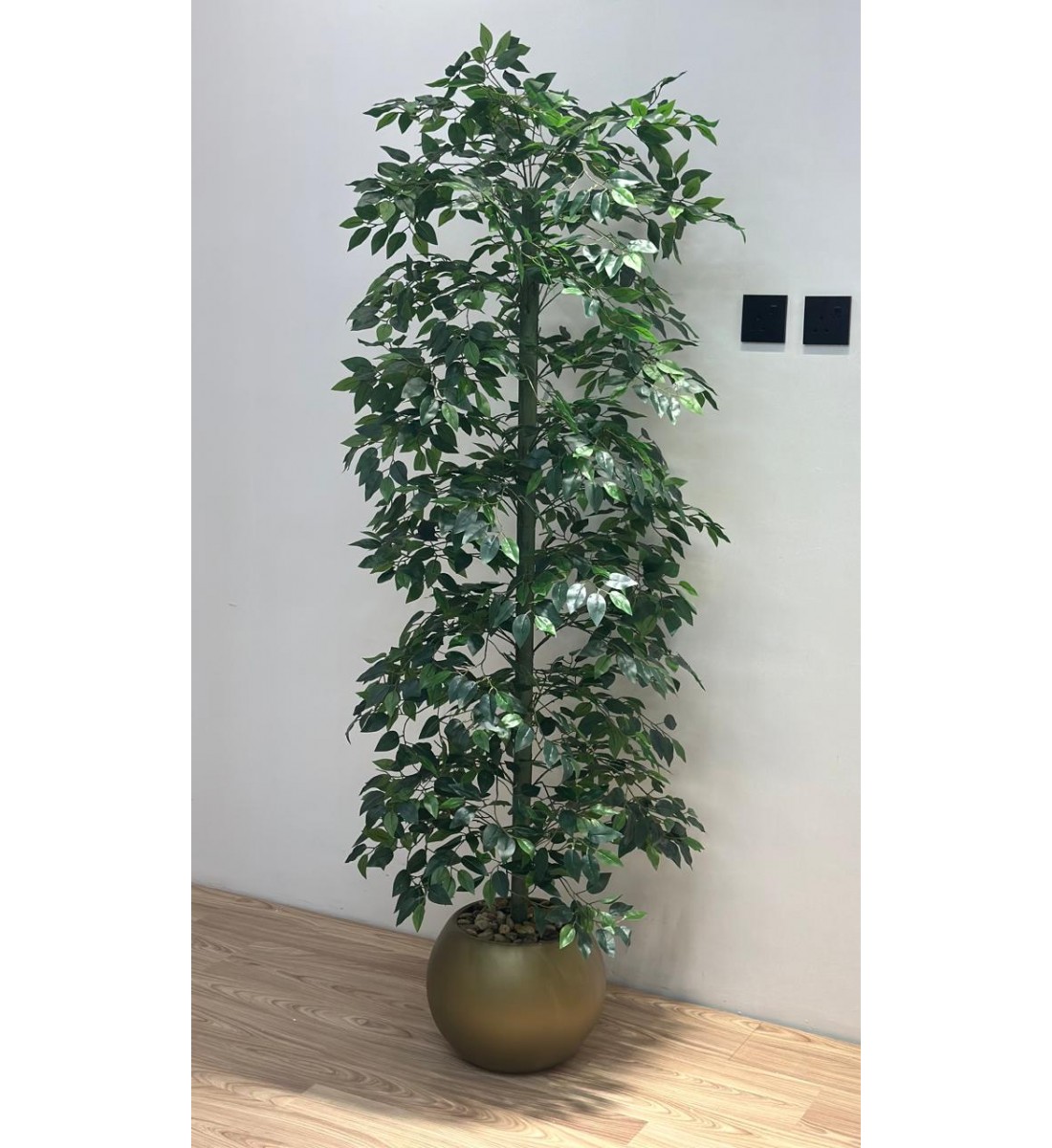 شجرة ليمون صناعيه مركن ذهبي 195سم تقريبا شجرة ليمون صناعيه مركن ذهبي 195سم تقريبا