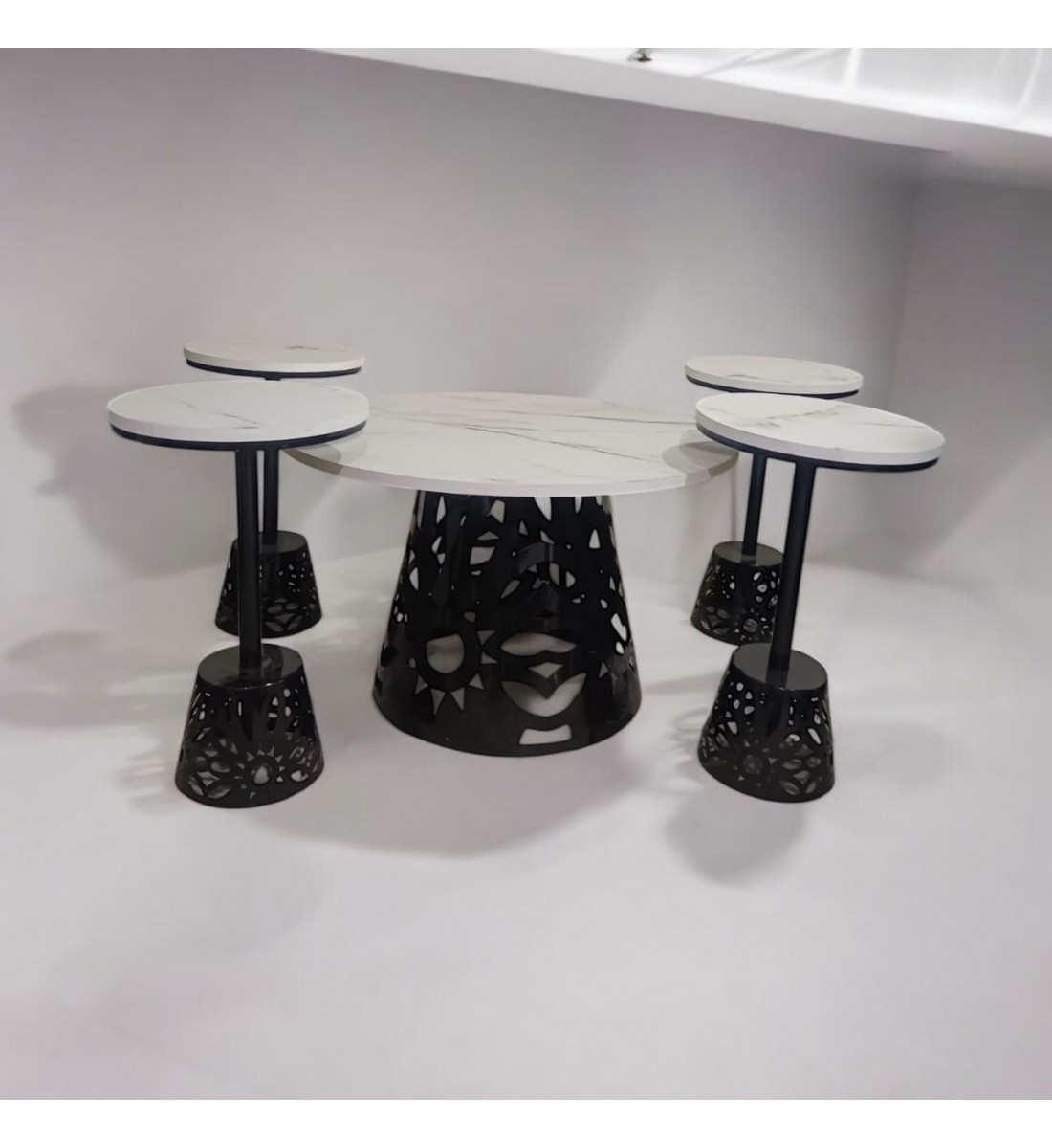 طقم طاولة قهوة بسطح بديل الرخام 5قطع  قاعدة اسود 