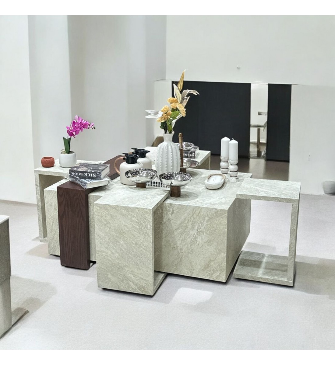 طقم طاولات قهوه وتقديم بديل الرخام لون بيج +حزام خشبي بني 5قطع طقم طاولات قهوه وتقديم بديل الرخام لون بيج +حزام خشبي بني 5قطع