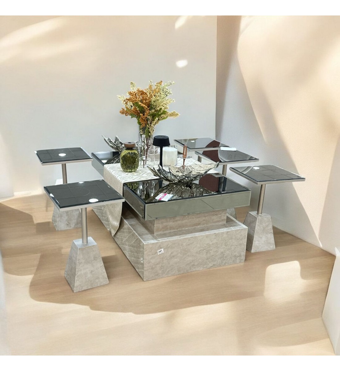 طقم طاولات قهوه وتقديم هرمي مربع زجاج 7قطع طقم طاولات قهوه وتقديم هرمي مربع زجاج 7قطع