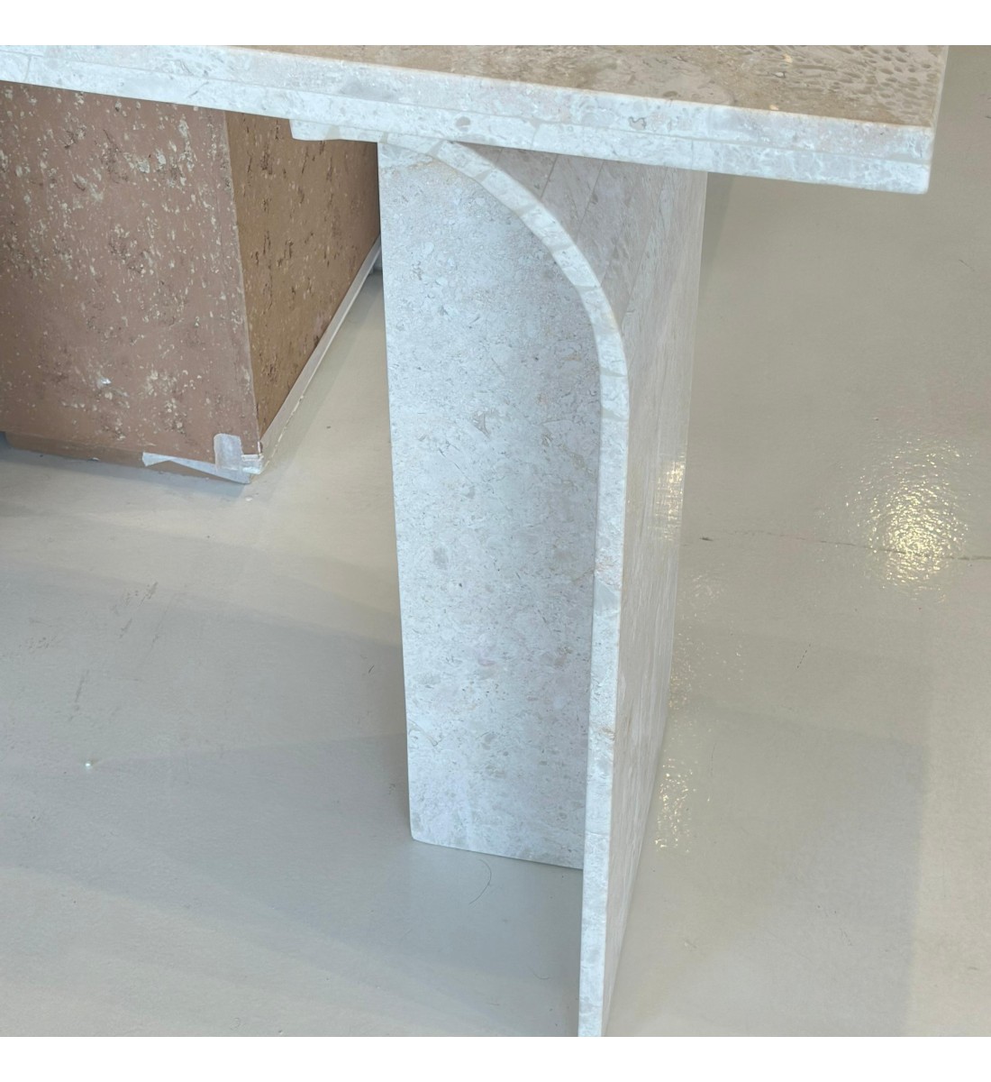 طاولة كونسول رخام عماني140×40×87سم (منتج تفصيل ) طاولة كونسول رخام عماني140×40×87سم (منتج تفصيل )