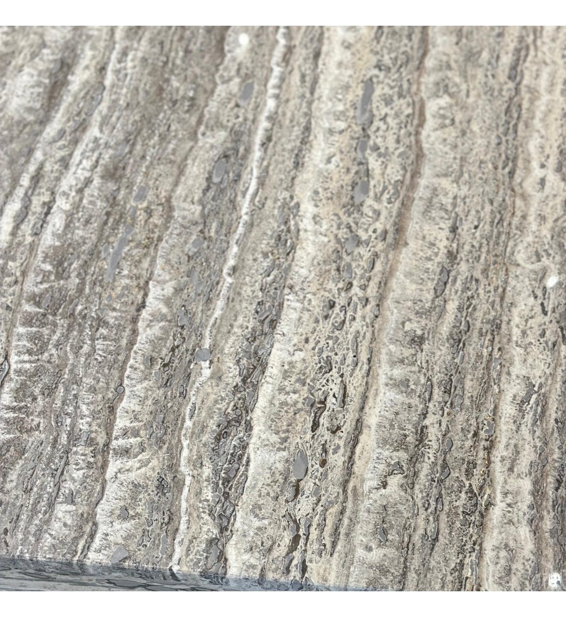 طاولة بتصميم انيق رخام ترفنتينوا - قاعده خشب واسود 110×110×40سم (منتج تفصيل )