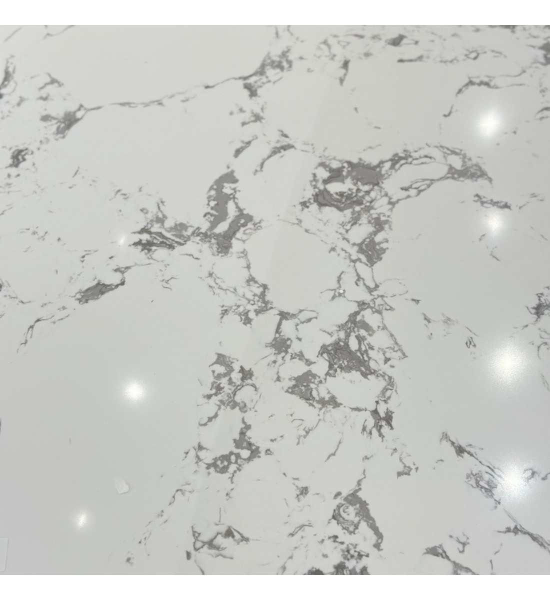 طاولة بتصميم انيق رخام - ابيض قاعده خشب الجوز واسود 100×100×40سم (منتج تفصيل )