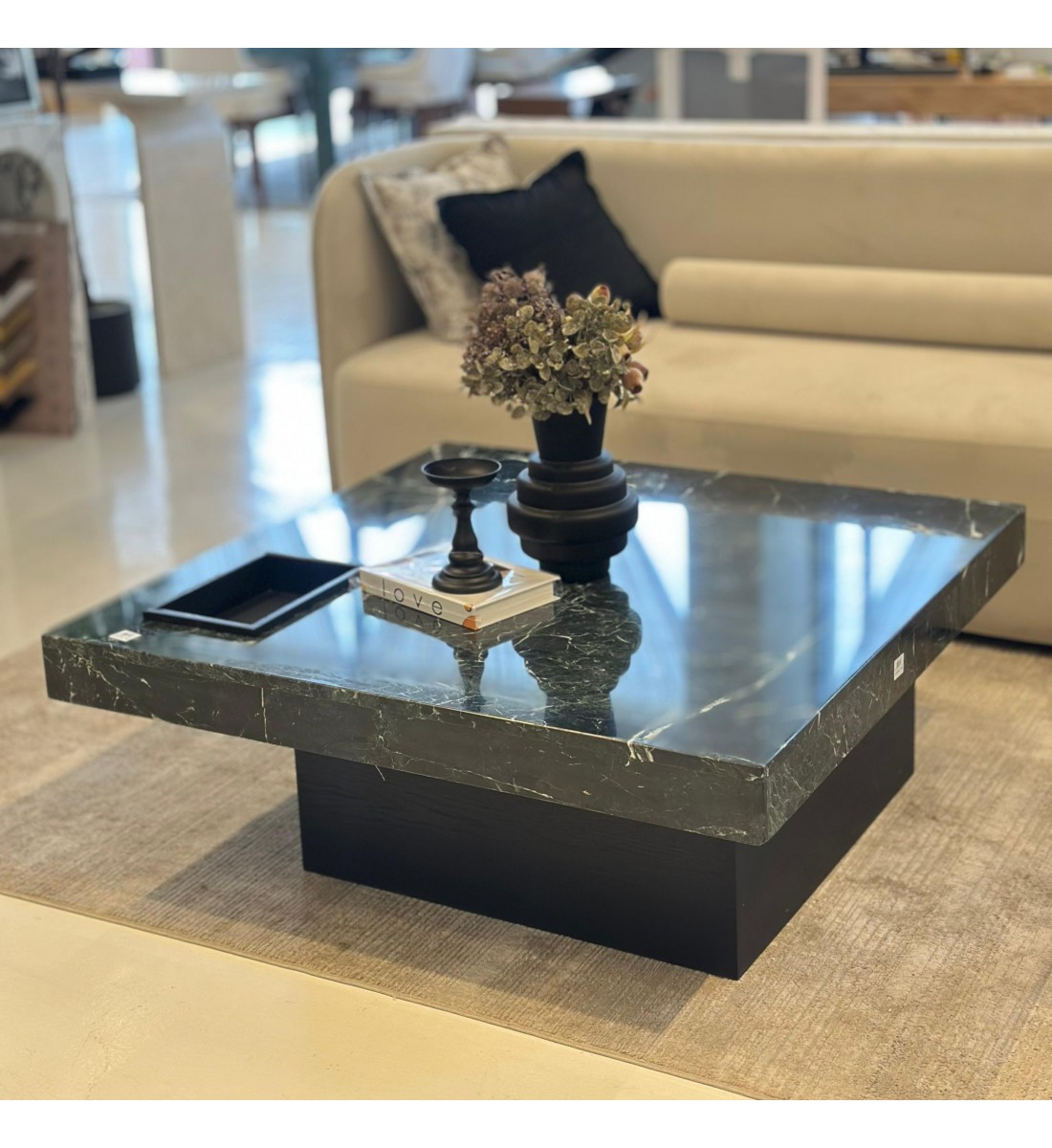طاولة بتصميم انيق رخام - اخظر قاعده خشب واسود 110×110×40سم (منتج تفصيل )