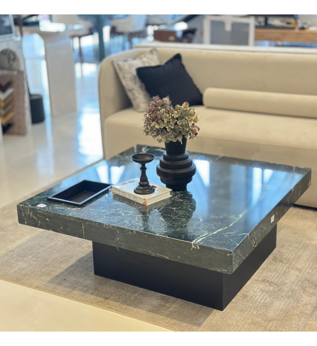 طاولة بتصميم انيق رخام - اخظر قاعده خشب واسود 110×110×40سم (منتج تفصيل )