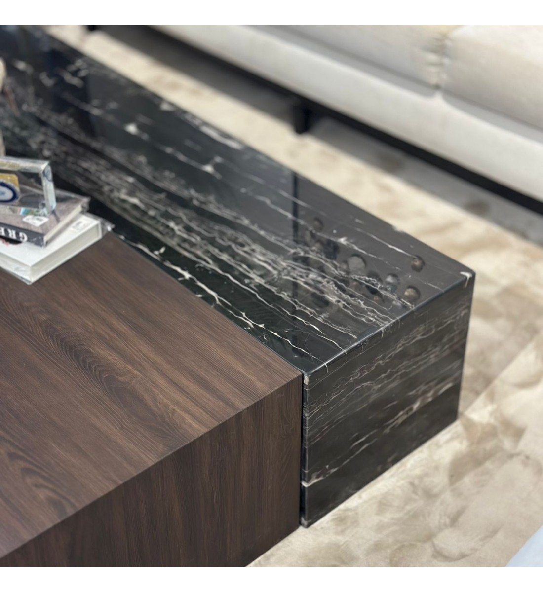 طاولة بتصميم انيق رخام - ابيض جنب خشب بني 160×100×35سم (منتج تفصيل ) طاولة بتصميم انيق رخام - ابيض جنب خشب بني 160×100×35سم (منتج تفصيل )