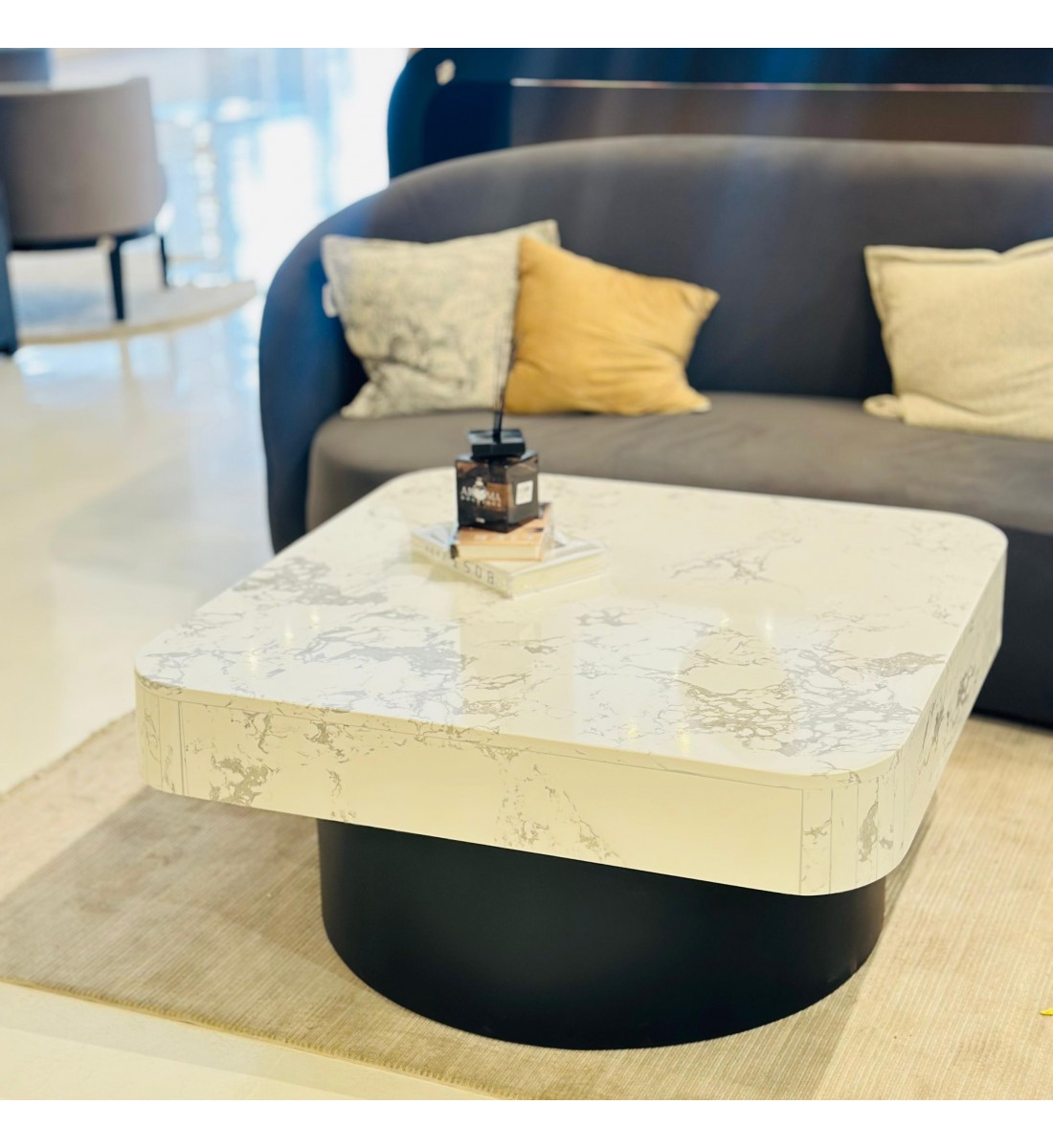 طاولة بتصميم انيق رخام - ابيض قاعده خشب واسود 100×100×45سم (منتج تفصيل )