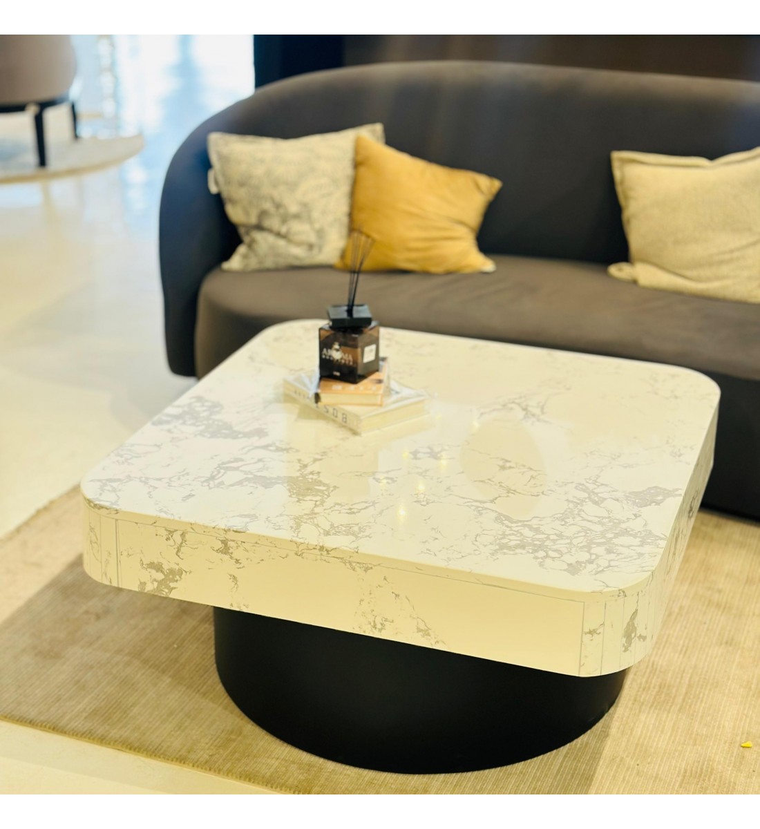 طاولة بتصميم انيق رخام - ابيض قاعده خشب واسود 100×100×45سم (منتج تفصيل )