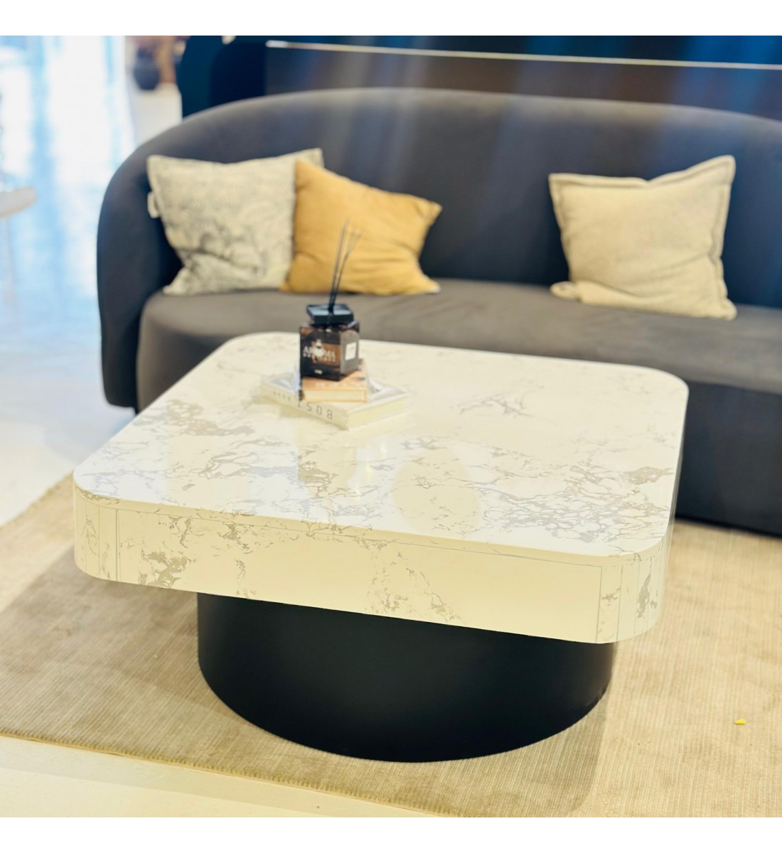 طاولة بتصميم انيق رخام - ابيض قاعده خشب واسود 100×100×45سم (منتج تفصيل )