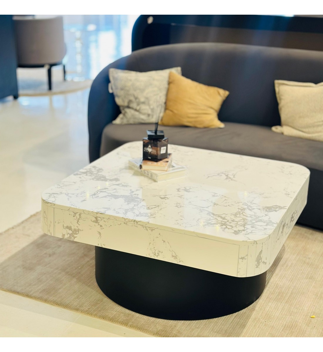 طاولة بتصميم انيق رخام - ابيض قاعده خشب واسود 100×100×45سم (منتج تفصيل )