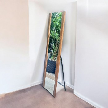 مرايا ستاند خشب بتصميم فريد باللون البني مقاس170×60سم 