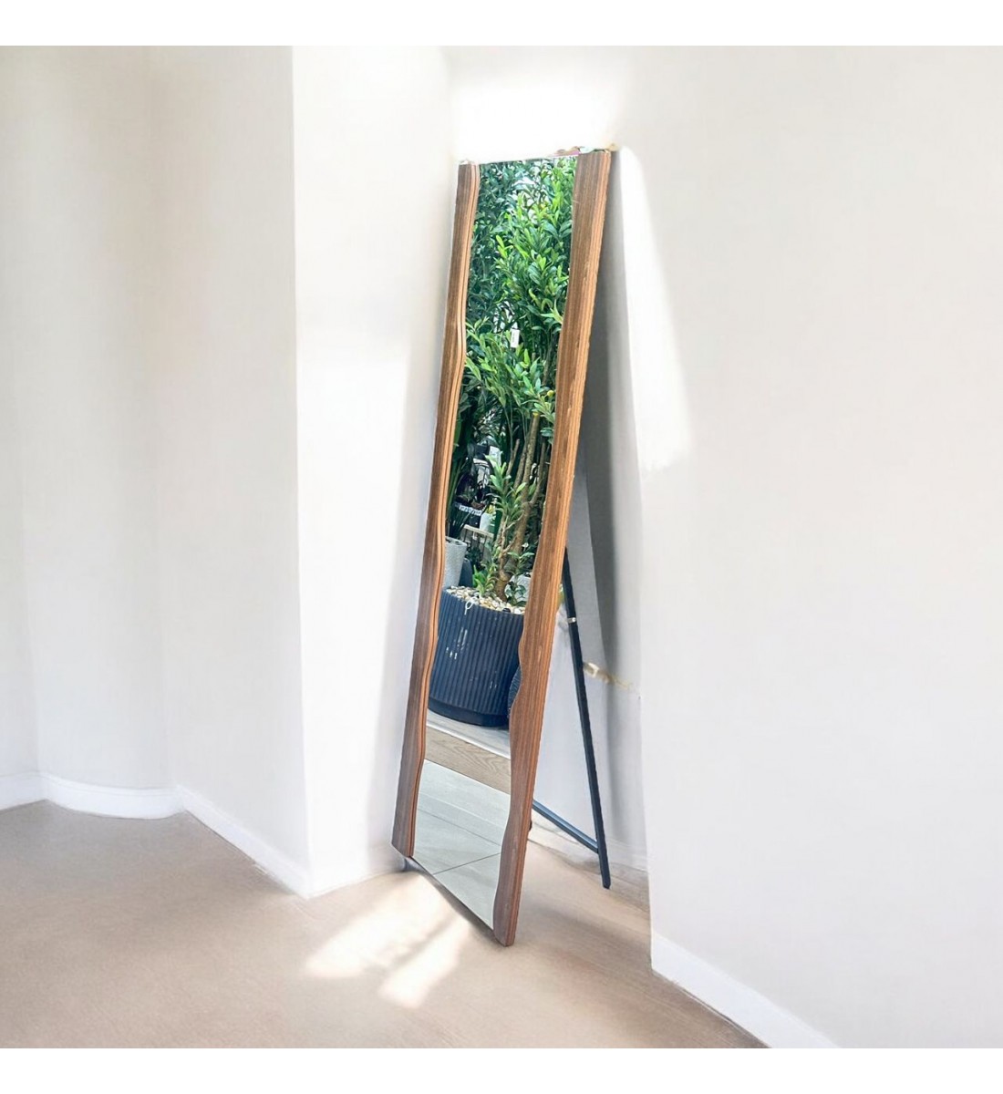 مرايا ستاند خشب بتصميم فريد باللون البني مقاس170×60سم 