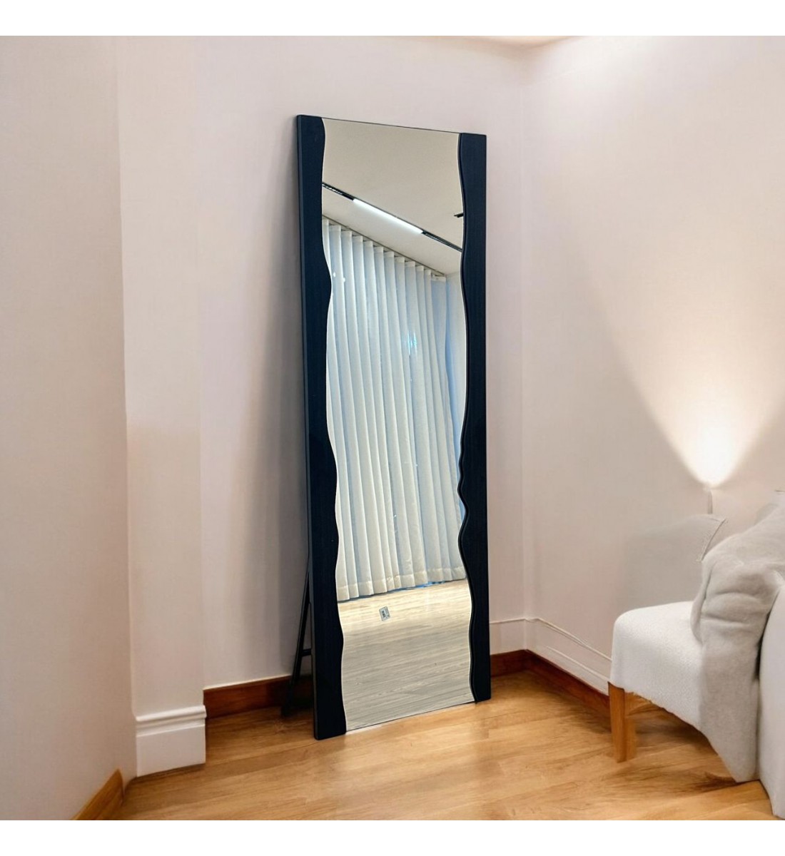 مرايا ستاند خشب بتصميم فريد باللون اسود مقاس170×60سم مرايا ستاند خشب بتصميم فريد باللون اسود مقاس170×60سم