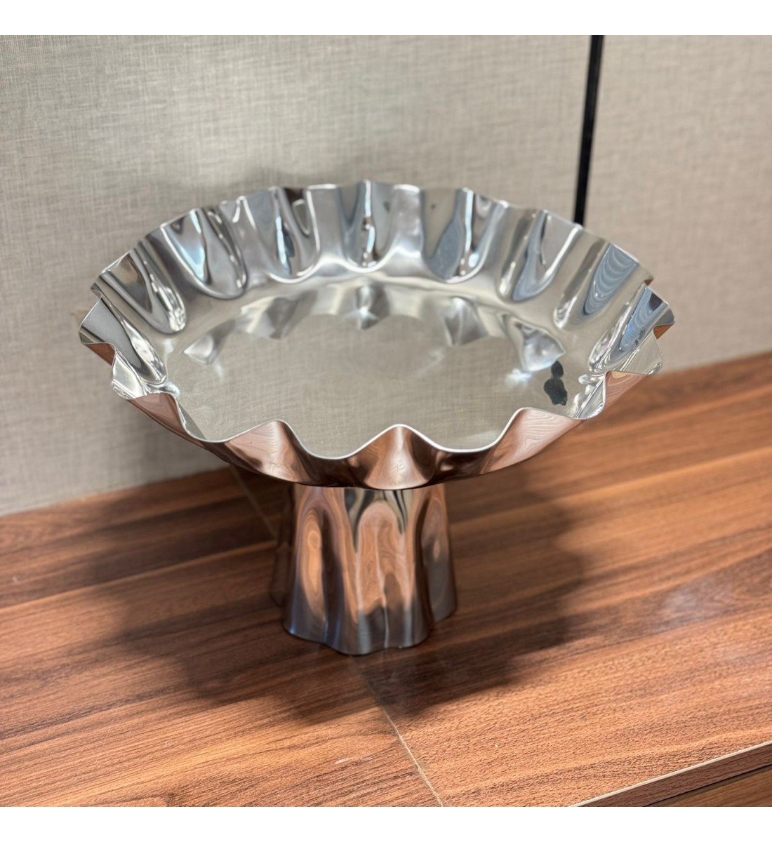 صحن تقديم من الاستانلس استيل  وقاعده مقاس30×30×20سم 