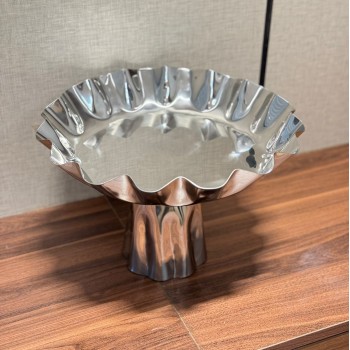 صحن تقديم من الاستانلس استيل  وقاعده مقاس30×30×20سم 