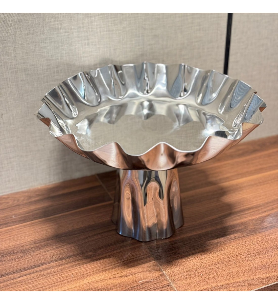 صحن تقديم من الاستانلس استيل  وقاعده مقاس30×30×20سم 