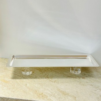 صحن تقديم ضيافة فاخر من الستانلس ستيل  قاعده اكرلك – فضي –47×17×7سم 