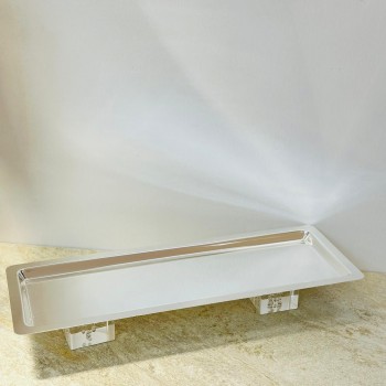 صحن تقديم ضيافة فاخر من الستانلس ستيل  قاعده اكرلك – فضي –47×17×7سم 