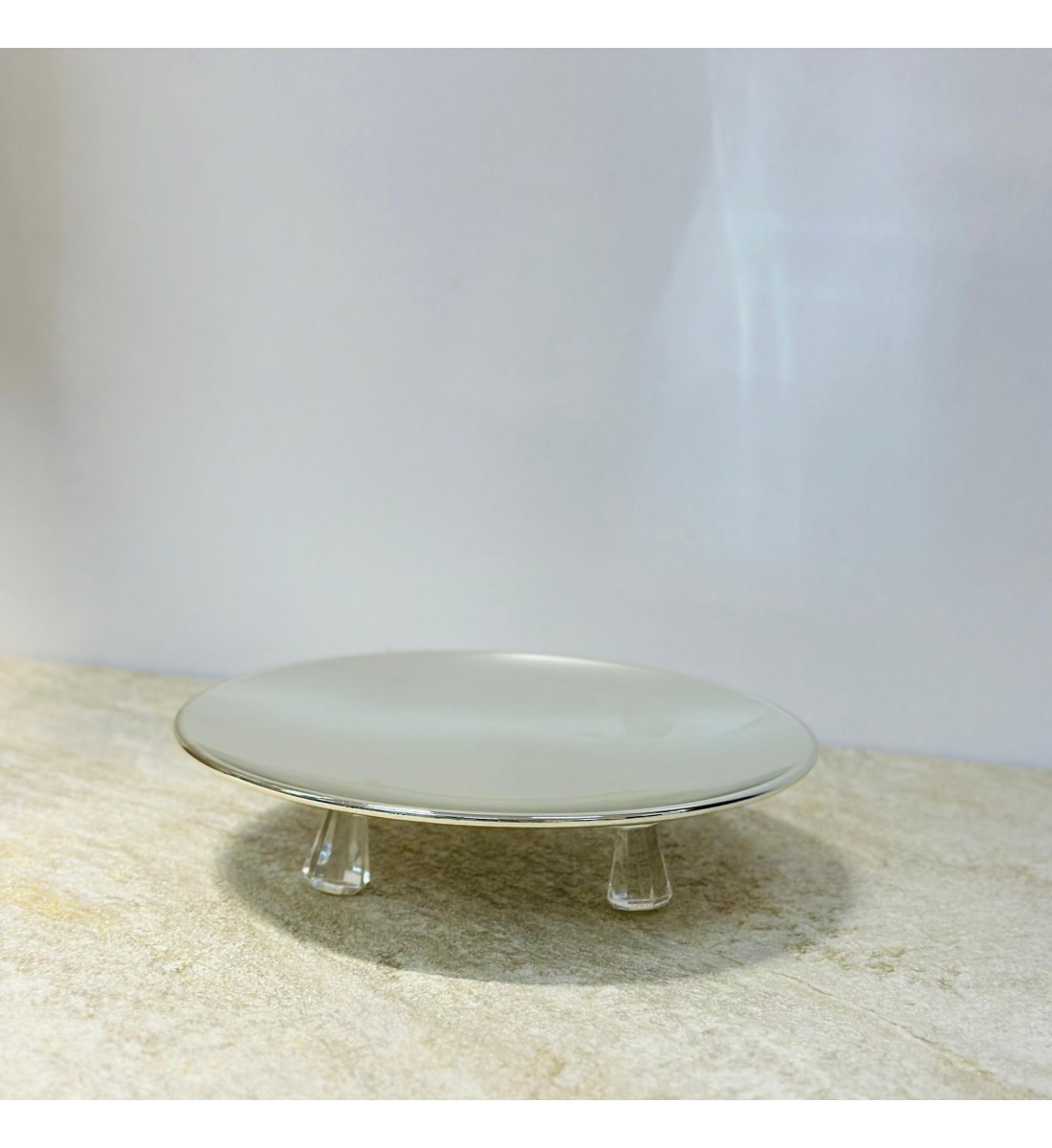 صحن تقديم ضيافة فاخر من الستانلس ستيل  قاعده اكرلك – فضي –20×20×5سم 