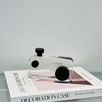 قطعة ديكور على شكل كاميرا مصنوعة من الأكريليك الشفاف9×13×4سن 