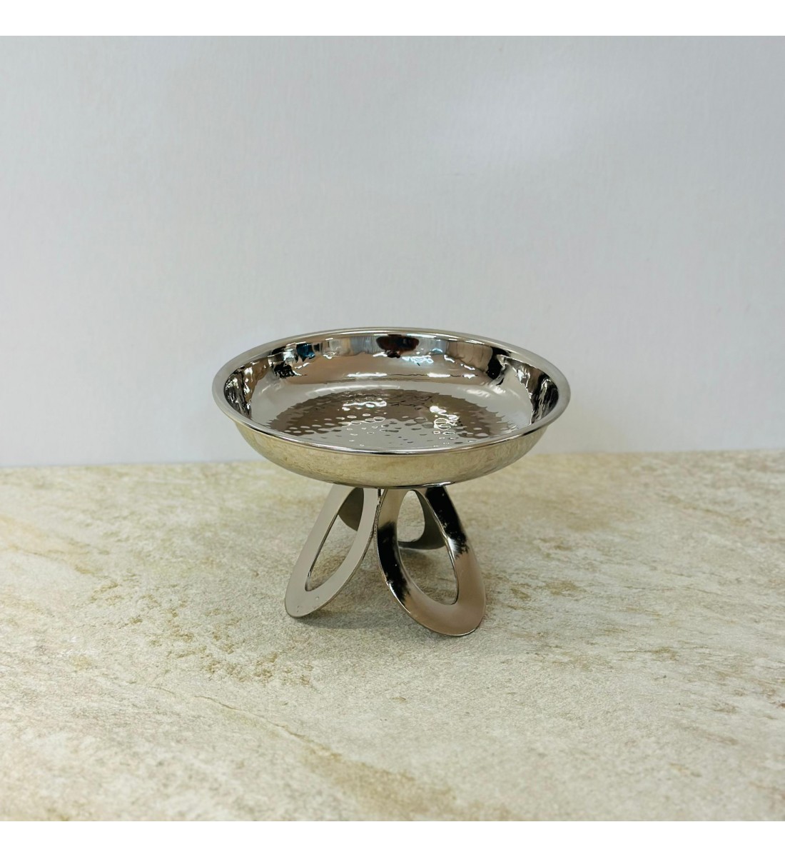 صحن تقديم ضيافة فاخر من المعدن ستيل بقاعده16×16×11سم 