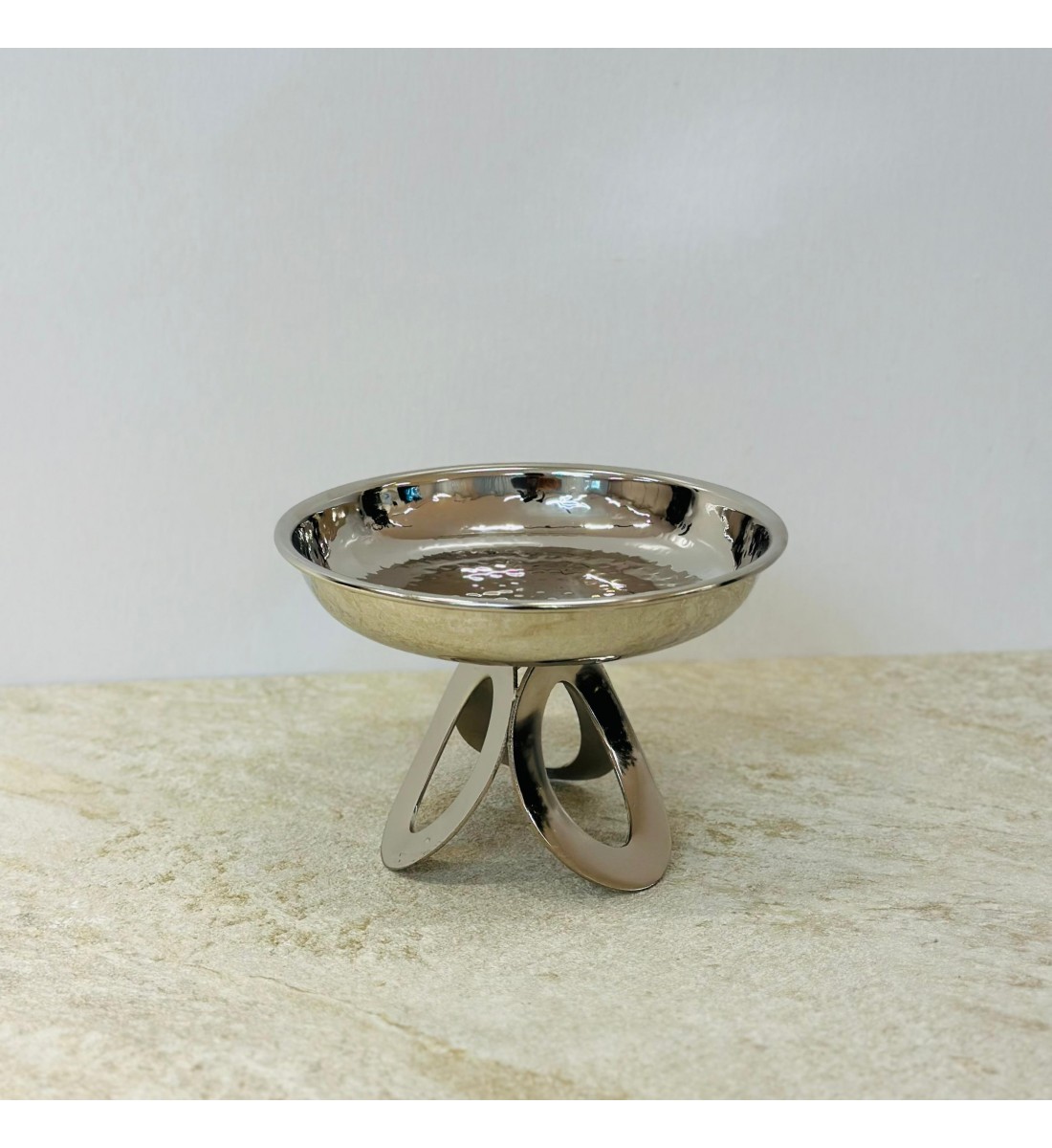 صحن تقديم ضيافة فاخر من المعدن ستيل بقاعده16×16×11سم 