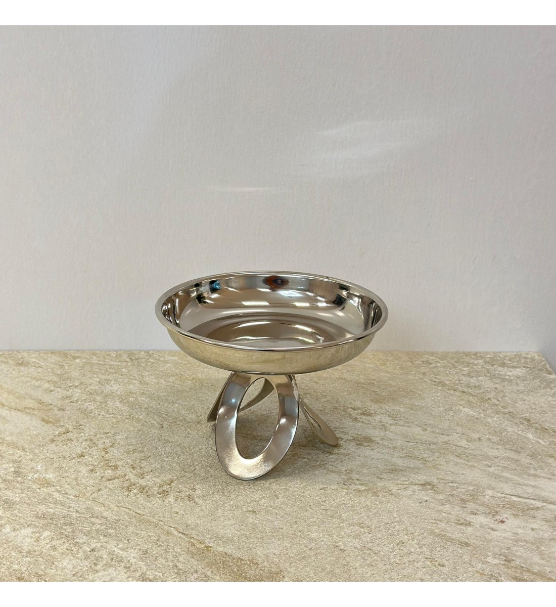 صحن تقديم ضيافة فاخر من المعدن ستيل بقاعده16×16×11سم 