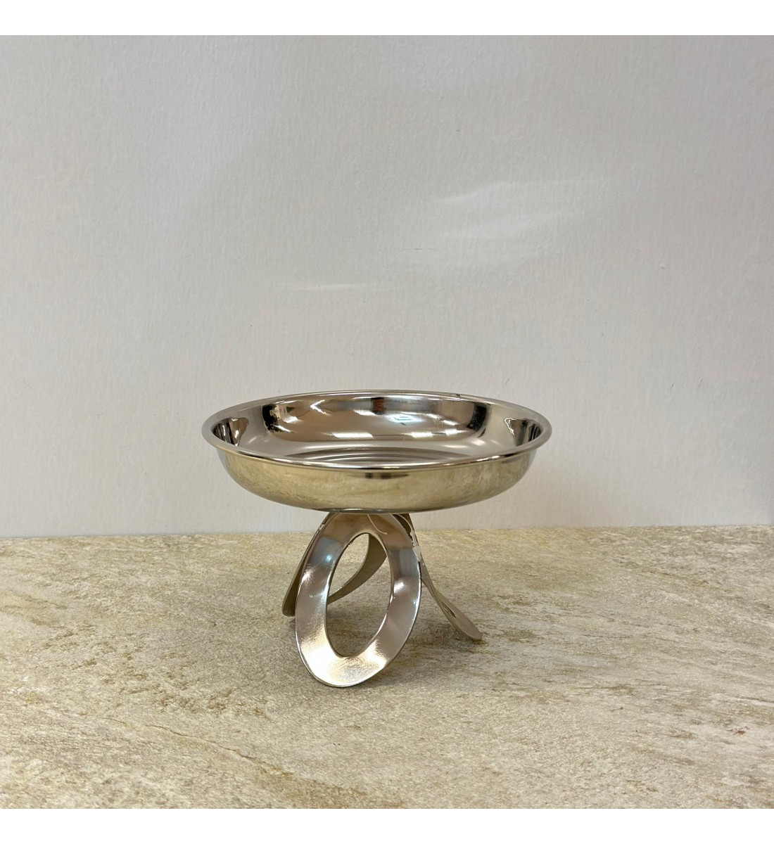 صحن تقديم ضيافة فاخر من المعدن ستيل بقاعده16×16×11سم 