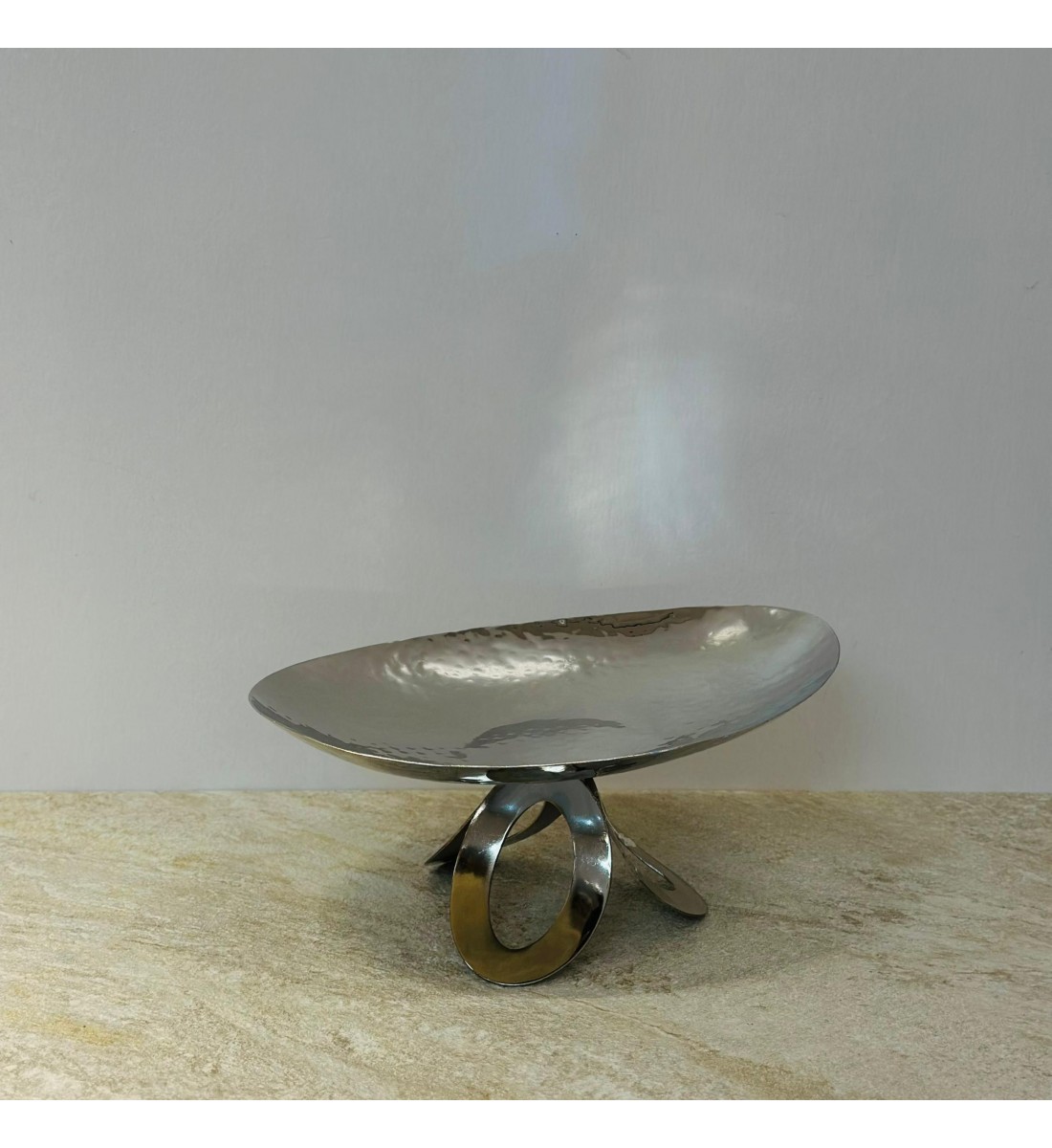 صحن تقديم ضيافة فاخر من المعدن ستيل بقاعده 30×20×13سم صحن تقديم ضيافة فاخر من المعدن ستيل بقاعده 30×20×13سم