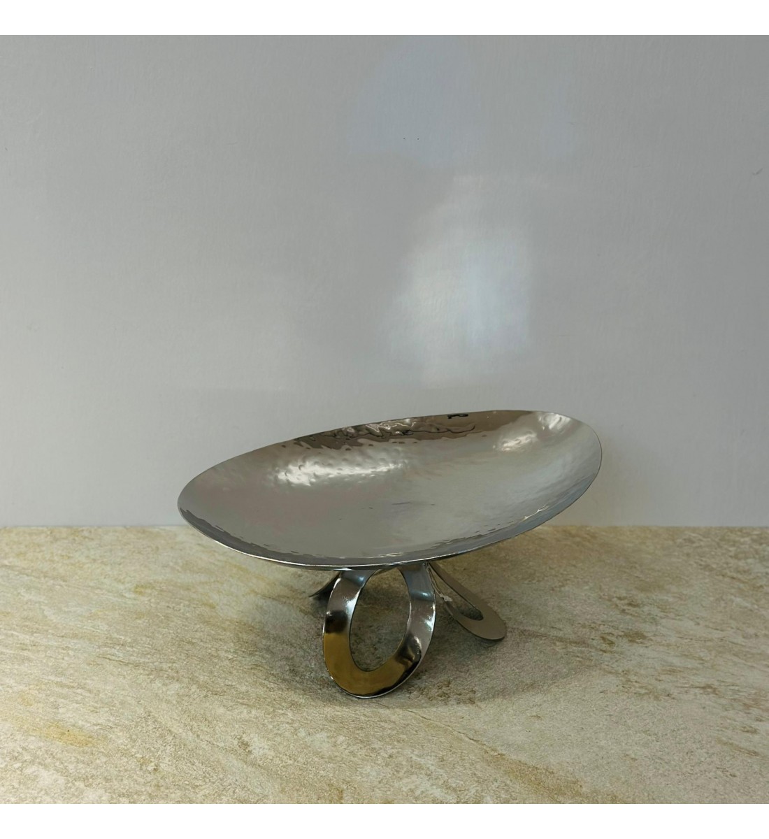 صحن تقديم ضيافة فاخر من المعدن ستيل بقاعده 30×20×13سم صحن تقديم ضيافة فاخر من المعدن ستيل بقاعده 30×20×13سم