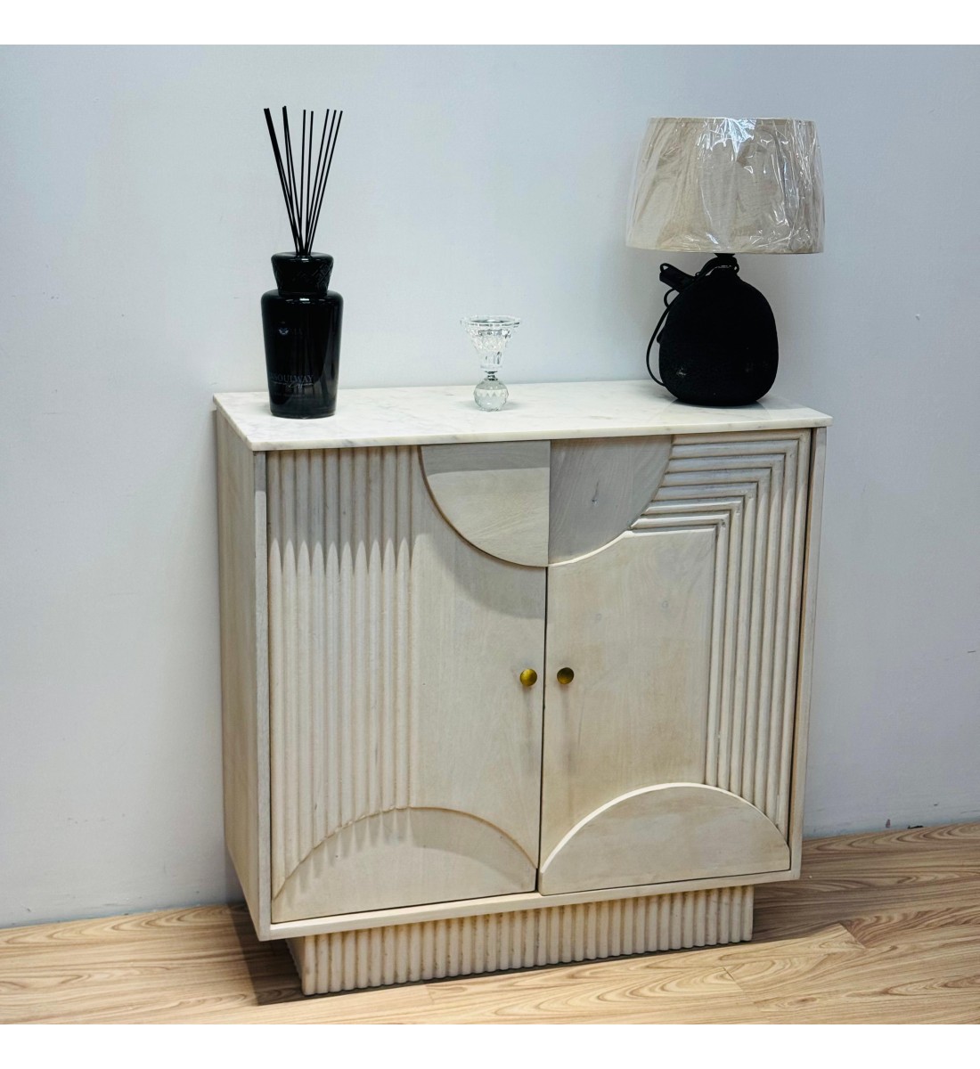 ركن كوفي خشب هندي سطح رخام 81×36×79سم ركن كوفي خشب هندي سطح رخام 81×36×79سم