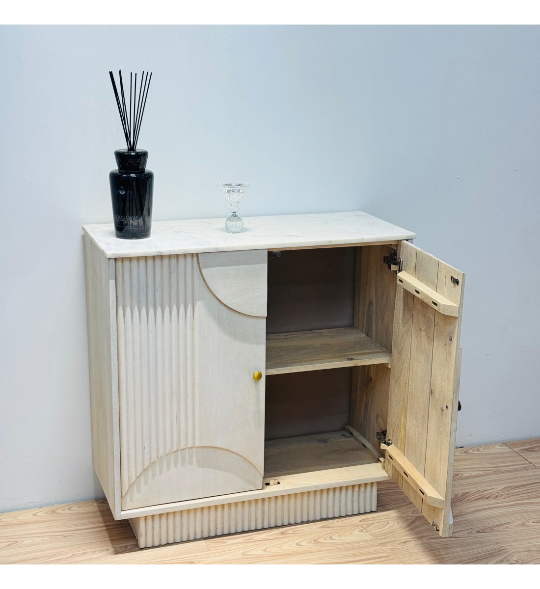 ركن كوفي خشب هندي سطح رخام 81×36×79سم ركن كوفي خشب هندي سطح رخام 81×36×79سم