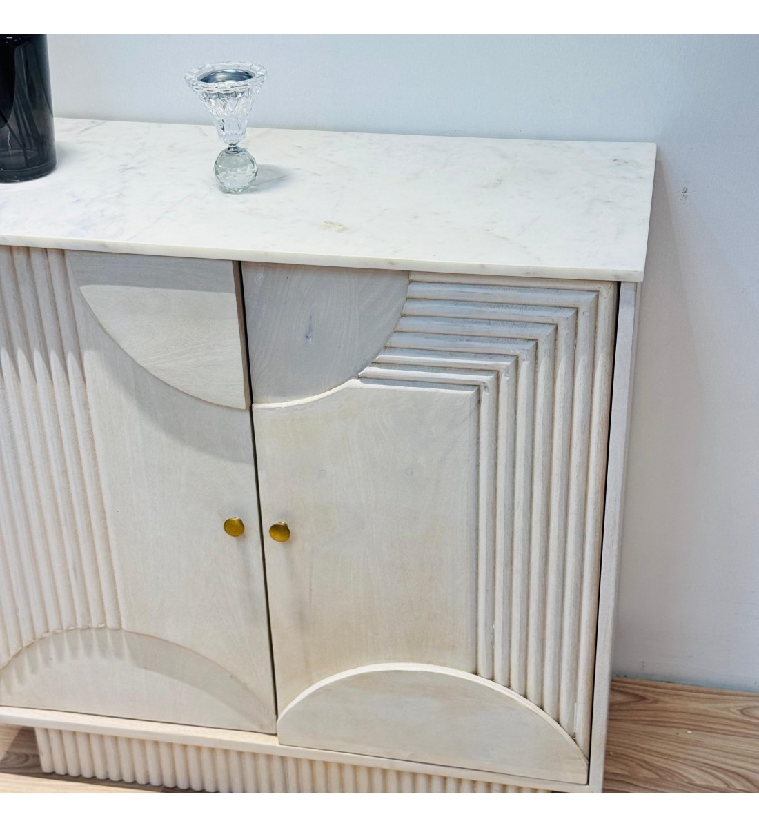 ركن كوفي خشب هندي سطح رخام 81×36×79سم ركن كوفي خشب هندي سطح رخام 81×36×79سم