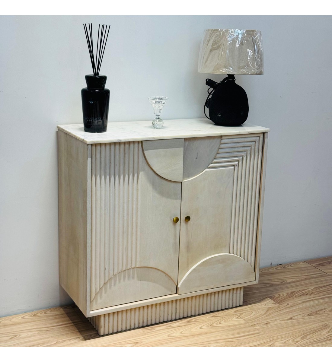 ركن كوفي خشب هندي سطح رخام 81×36×79سم ركن كوفي خشب هندي سطح رخام 81×36×79سم