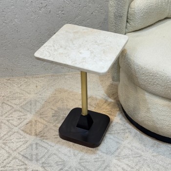 طاولة خدمة سطح من الرخام قاعده خشب عمود ذهبي 35×35×55سم 