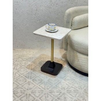 طاولة خدمة سطح من الرخام قاعده خشب عمود ذهبي 35×35×55سم 