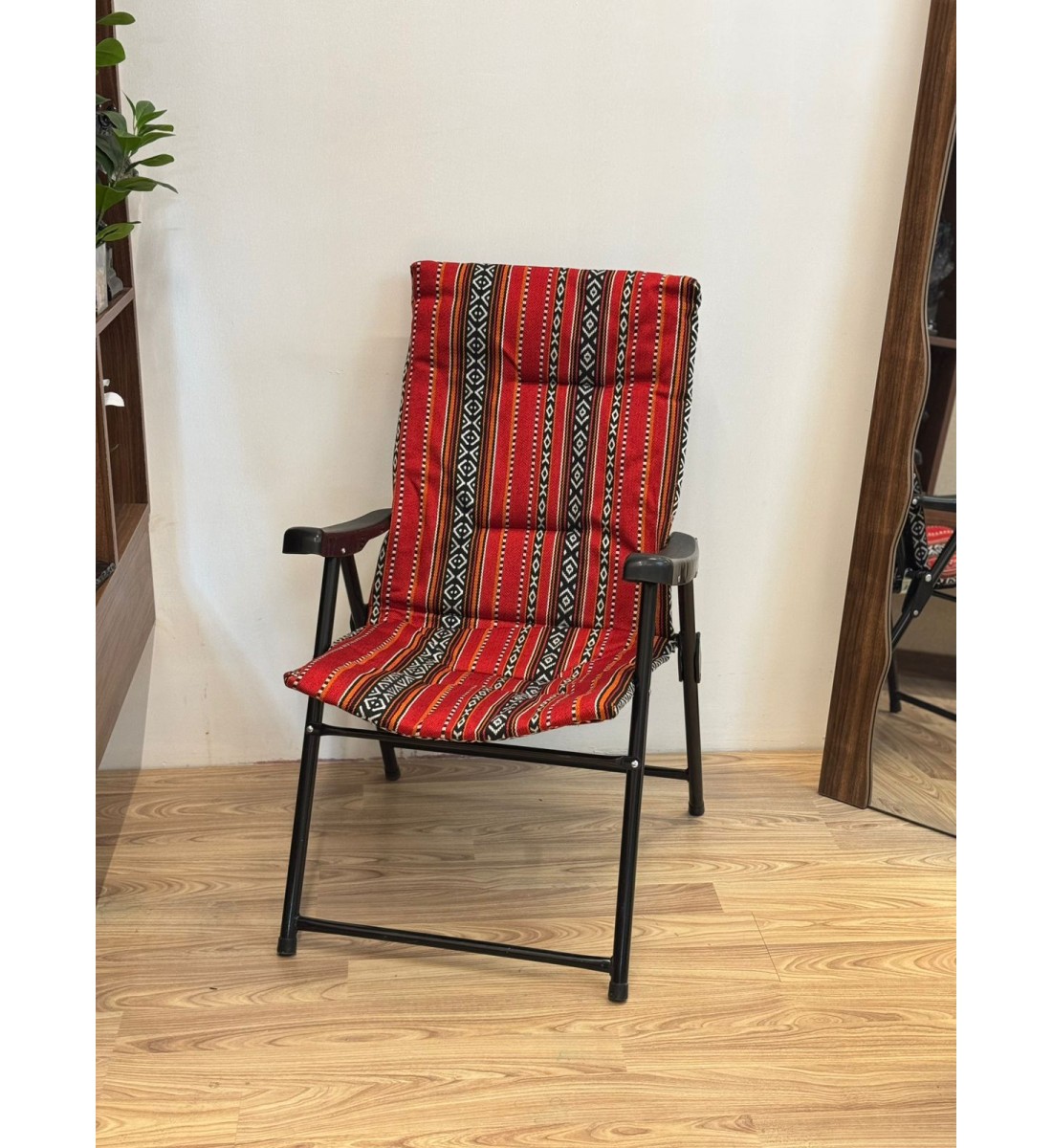 كرسي قابل للطي للأماكن الخارجية احمر مخطط كرسي قابل للطي للأماكن الخارجية احمر مخطط