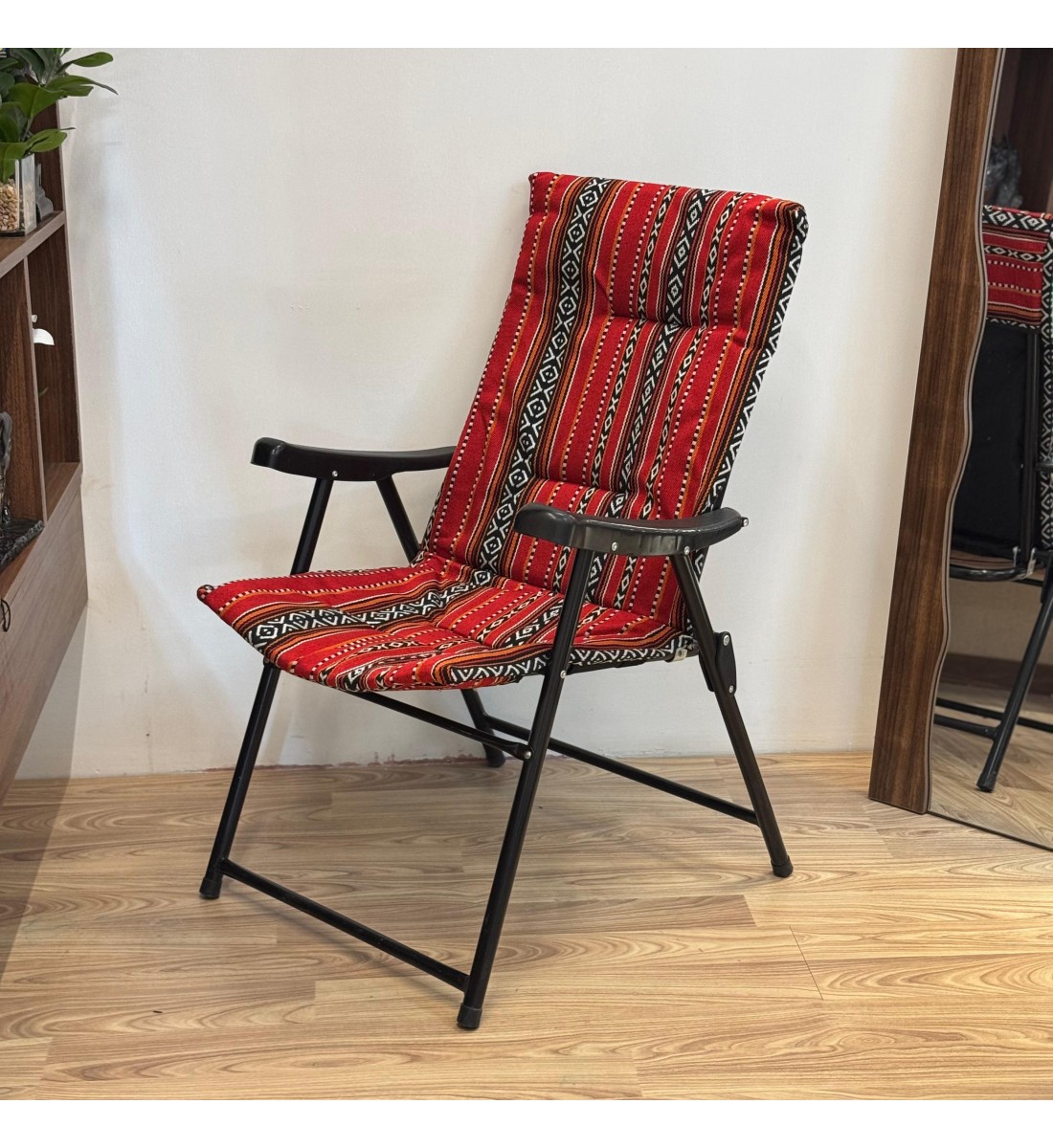 كرسي قابل للطي للأماكن الخارجية احمر مخطط كرسي قابل للطي للأماكن الخارجية احمر مخطط